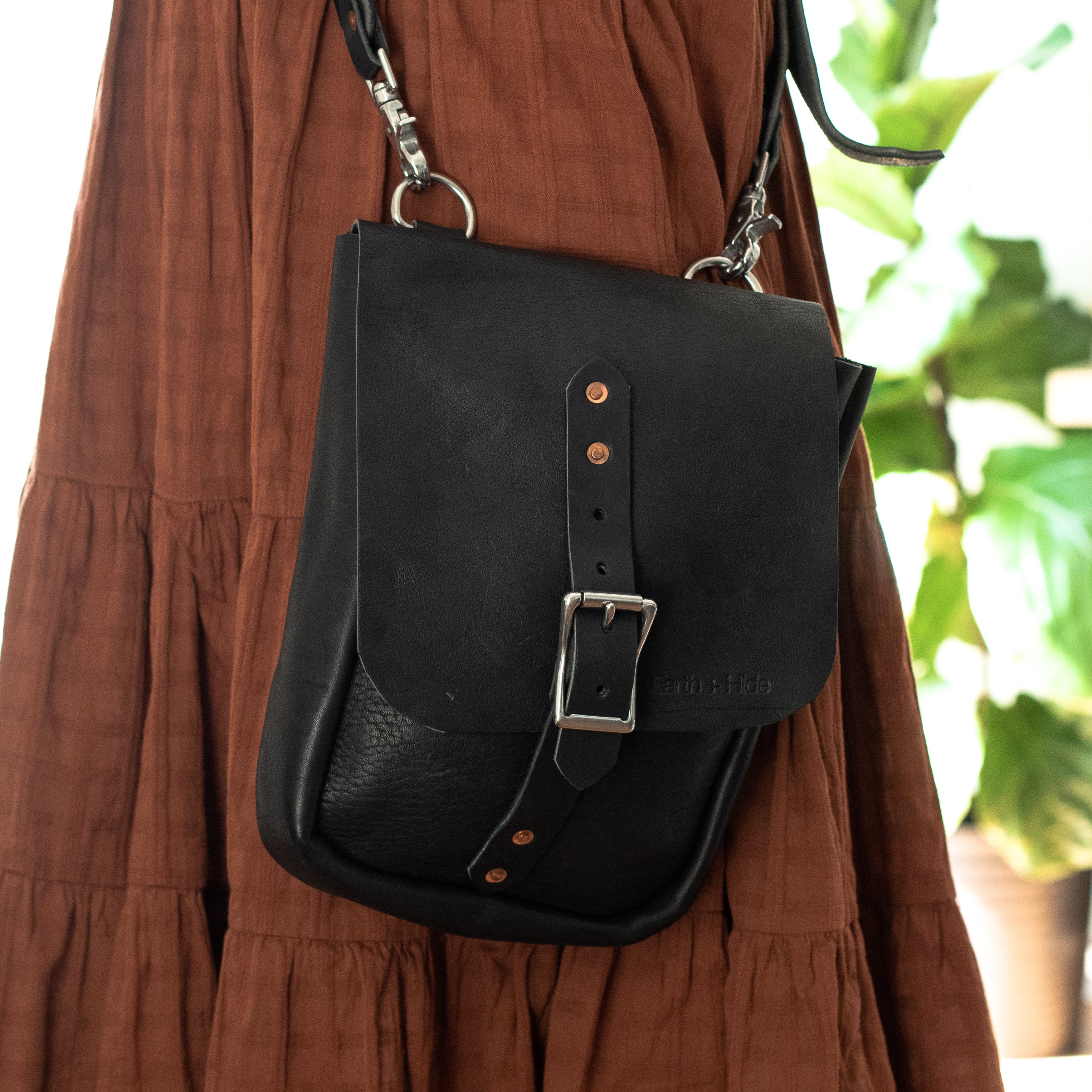 Carie Satchel – Earth and Hide